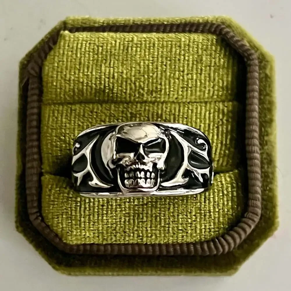 Fear Nothing Mens Handcrafted Skull Ring Plated In Titanium Silver And Featuring